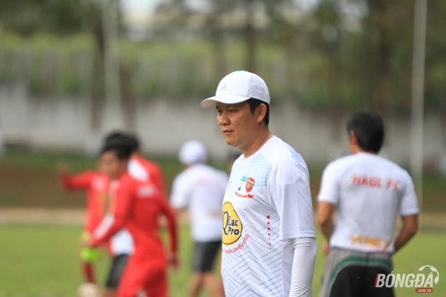 Ảnh bài viết Điểm tin bóng đá Việt Nam tối 15/10: Công Vinh đòi thuê trọng tài ngoại, Ông Hải “lơ” đá đểu thầy Park