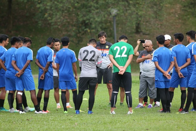 HLV Frank Bernhardt được LĐBĐ Malaysia kỳ vọng rất cao ở SEA Games 29.