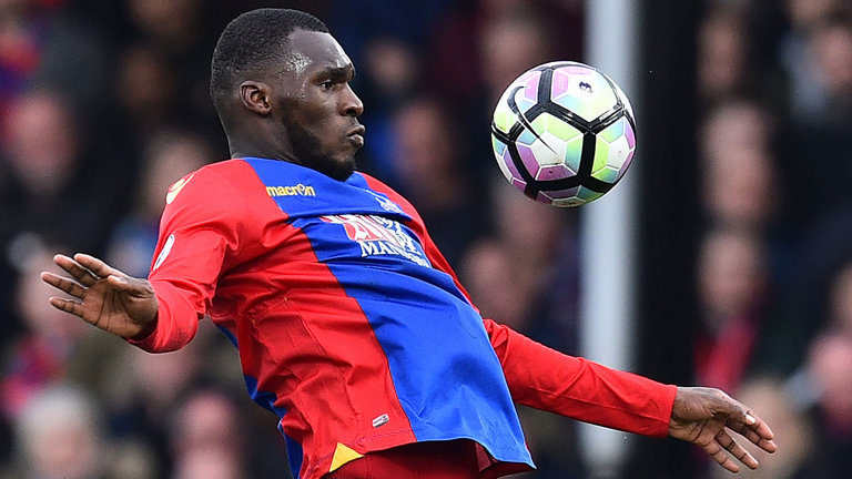 HLV Sam Allardyce kêu gọi Christian Benteke tập trung cao độ trong chuyến làm khách đến Anfield vào cuối tuần này.
