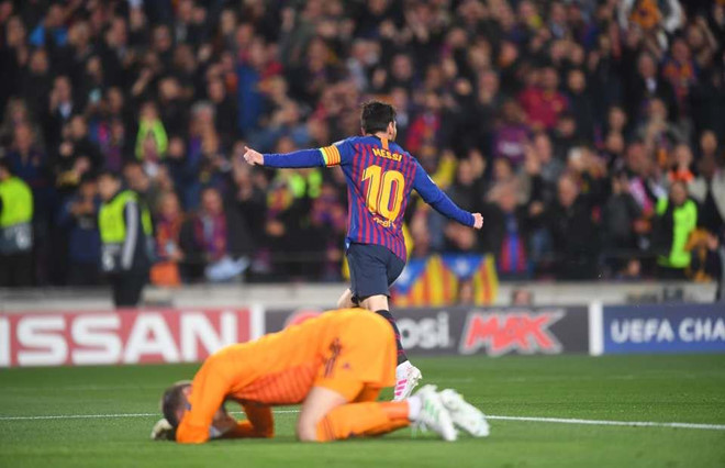 De Gea mắc sai lầm khiến MU sụp đổ tại Camp Nou trước Barca. Ảnh: Getty.