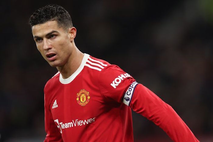 Về phía Man Utd, Cristiano Ronaldo và các cầu thủ tấn công của họ đã có một ngày thi đấu thiếu hiệu quả. Có thể nói, ngoài tình huống đưa bóng vào lưới trong thế việt vị, dấu ấn đậm nét nhất mà CR7 thể hiện trên sân là pha bóng hóa 'điệp viên' và suýt nữa đã giúp Wolves ghi bàn.
