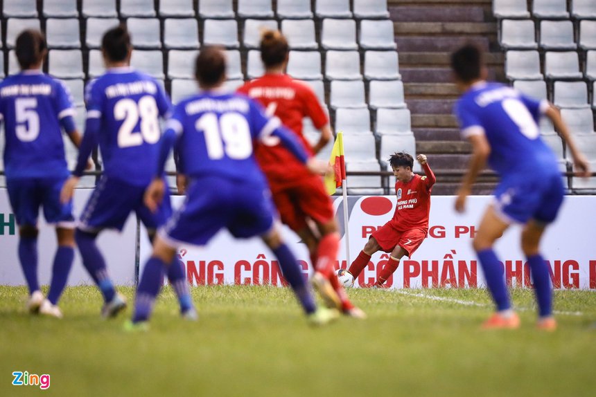 Những bàn thắng hay kiến tạo từ chấm phạt góc là nét độc đáo trong lối chơi của tiền vệ tài hoa người Hà Nam. Ảnh: Minh Chiến.