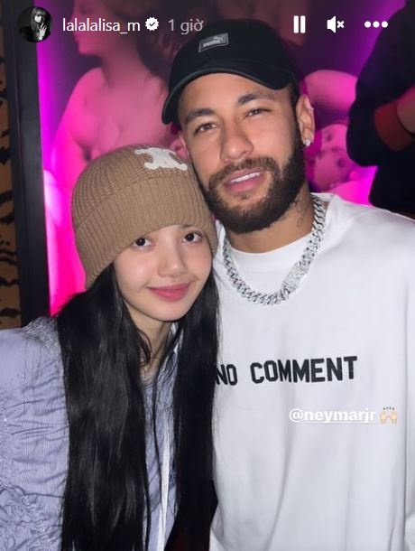 Lisa đăng ảnh chụp cùng Neymar.