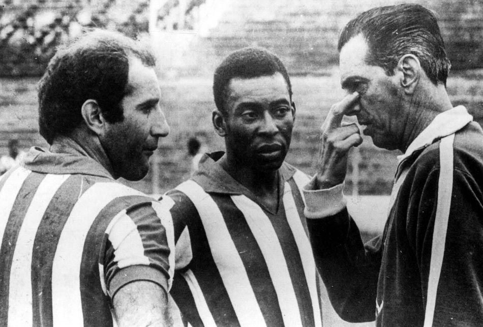 Joao Saldanha (phải), một HLV nhiều cá tính đã muốn gạt Pele ra khỏi ĐTQG Brazil.