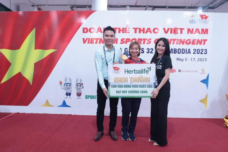 Nguyễn Thị Oanh liên tiếp mang về huy chương vàng cho đoàn thể thao Việt Nam tại Đại Hội Thể Thao ĐNÁ 32.