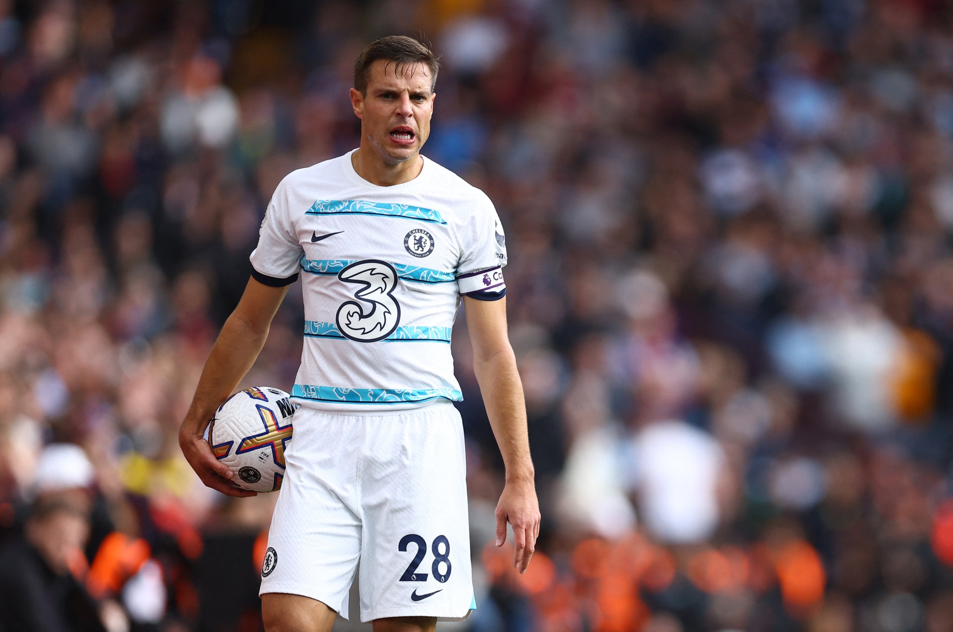 Giá trị của Azpilicueta nằm ở sự bền bỉ. Ảnh: Reuters.
