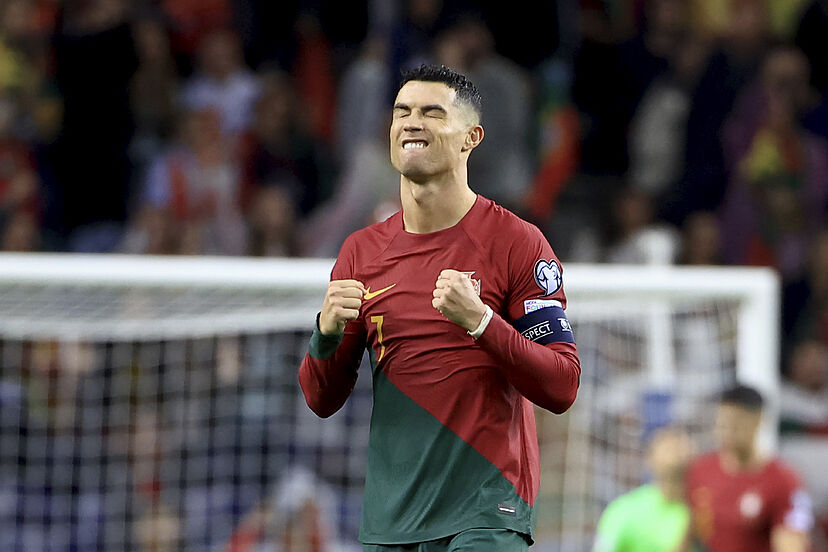 Ronaldo thăng hoa ở tuổi 38.