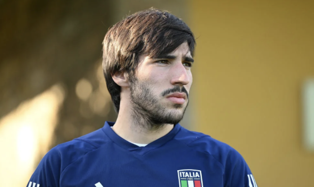 Bom tấn của Newcastle bị hủy hoại vì scandal cá cược.