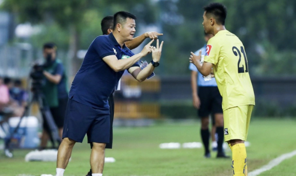 Phạm Văn Quyến làm trợ lý cho tân HLV Kim Sang-sik ở ĐT Việt Nam?
