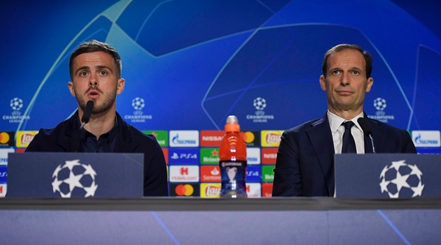 Max Allegri và Miralem Pjanic trong buổi họp báo trước trận đấu.