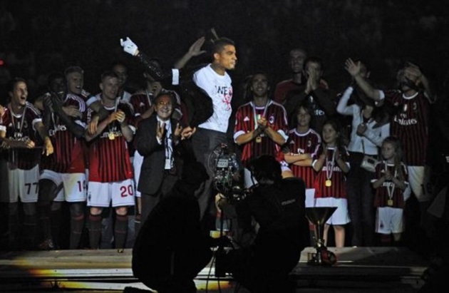 Điệu nhảy Moonwalk trong buổi lễ mừng Scudetto mùa giải 2010 - 2011.