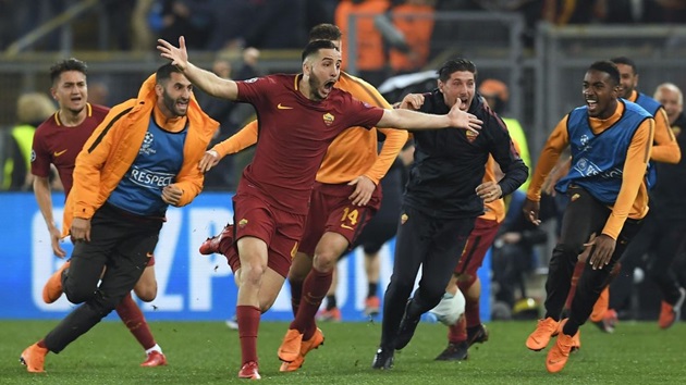 Ánh mắt sáng rực của Kostas Manolas sau nhát kiếm cuối cùng vào trái tim Barcelona.
