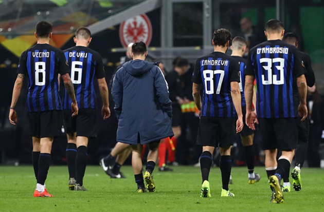 Thất bại ngay trên sân nhà, Inter Milan cúi đầu rời Europa League.