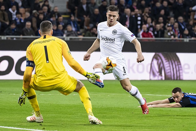 Luka Jovic mở tỉ số trận đấu ngay từ phút thứ 5.