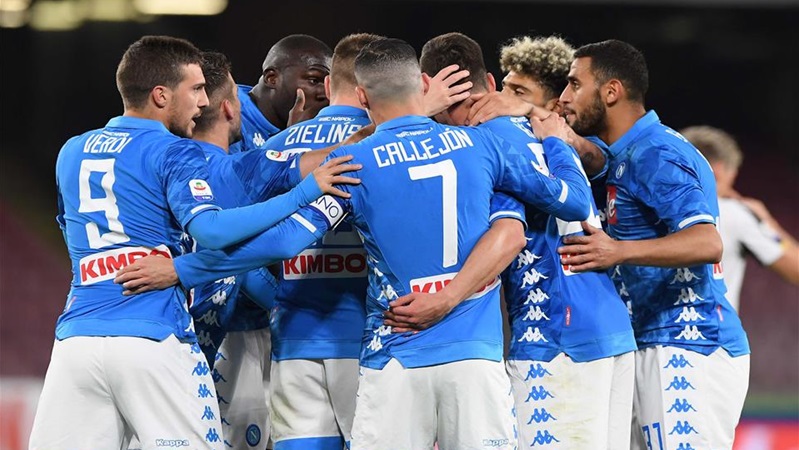 Napoli đã có chiến thắng quan trọng, qua đó tiếp tục nuôi hi vọng giành Scudetto.
