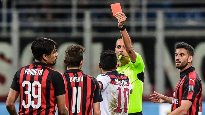 Lucas Paqueta nhận thẻ đỏ ở trận gặp Bologna.