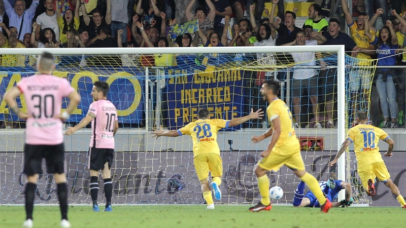 Niềm vui của Frosinone là nỗi buồn của Palermo.