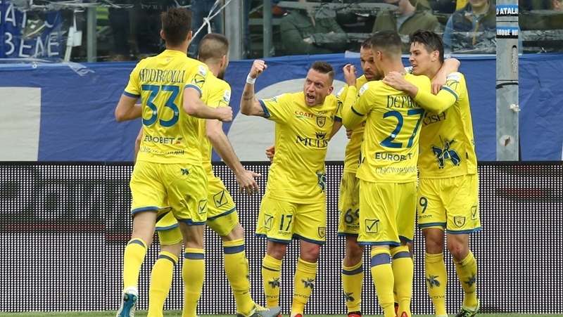Việc Hellas lên hạng đã giúp thành Verona tiếp tục có 1 đại diện góp mặt ở Serie A. Trước đó, Chievo đã không thể trụ hạng thành công.