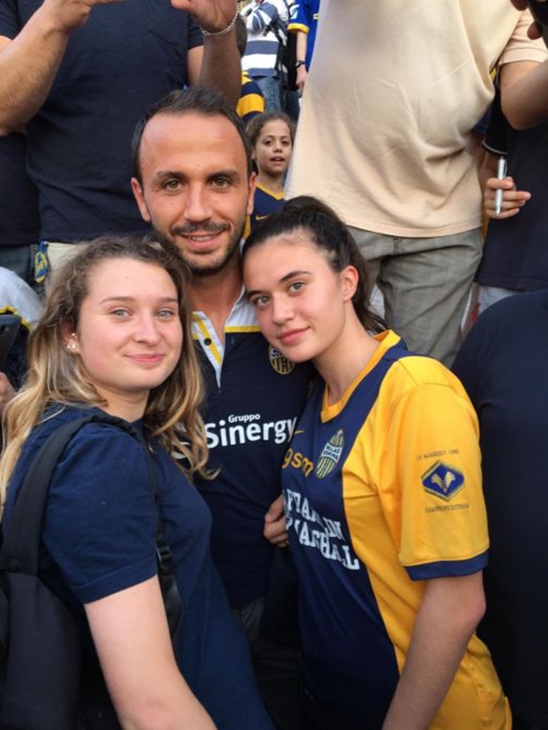 Đội trưởng Giampaolo Pazzini ghi lại khoảnh khắc đáng nhớ này cùng các Tifosi. Sau khi Hellas xuống hạng, anh đã không tìm kiếm bến đỗ mới tại Serie A và quyết tâm Marc'Antonio Bentegodi để đưa đội bóng quay trở lại. Mùa giải này, anh không đóng góp được nhiều cho Gialloblu do gánh nặng tuổi tác.