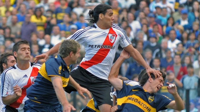 Khi còn ở River Plate, Falcao là thần tượng của nhiều cậu bé Argentina.
