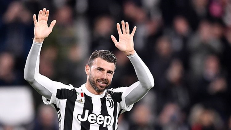 5. Andrea Barzagli: Trung vệ sinh năm 1981 từng chơi cho Chievo, Palermo tại Serie A. Tuy nhiên, phải đến khi cập bến Juventus vào năm 2010, Barzagli mới bước ra ánh sáng.