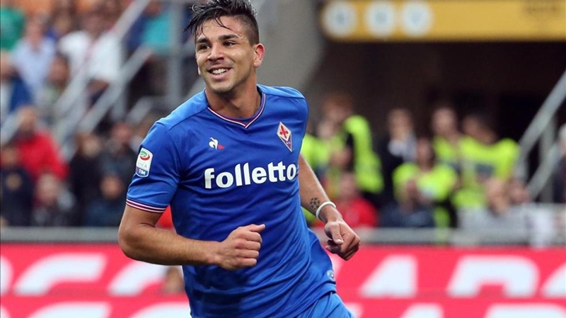 Giovanni Simeone chính là đối tác ăn ý với Chiesa trên hàng công của Fiorentina. Mùa giải vừa qua, con trai của HLV Diego Simeone đã có 8 bàn thắng.
