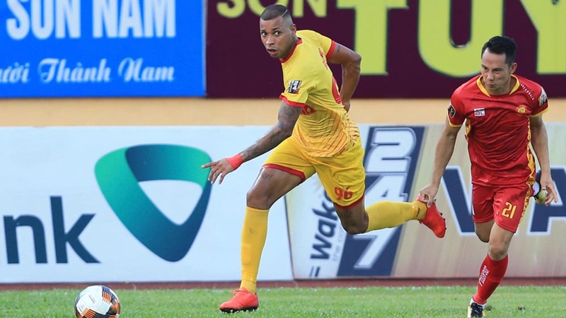 Gustavo dos Santos đã hòa nhập rất nhanh trong màu áo mới.