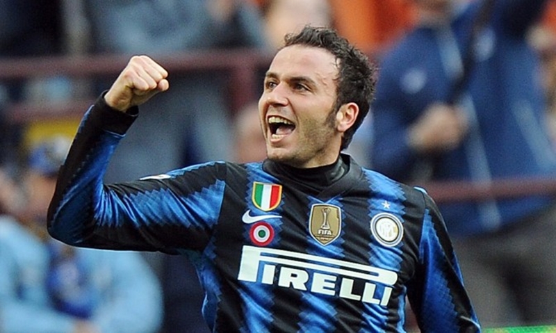 Tháng 1/2010, chàng trai người Italia cập bến Inter Milan. Trong 2 mùa giải tại Giuseppe Meazza, anh chỉ ghi được 19 bàn thắng.