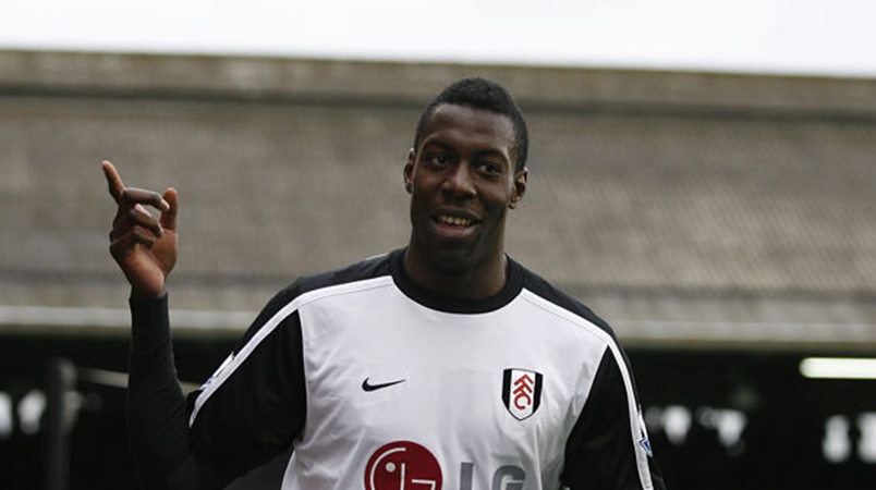 Đầu năm 2010, Okaka chuyển sang Premier League để khoác áo Fulham.