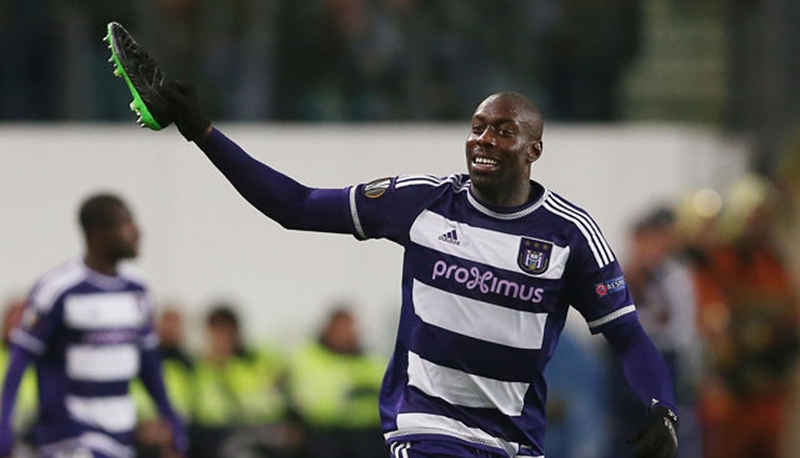 Tháng 7/2017, Stefano Okaka chuyển đến Anderlecht. Tại Bỉ, anh đã thể hiện phong độ ấn tượng khi ghi được 17 bàn thắng.