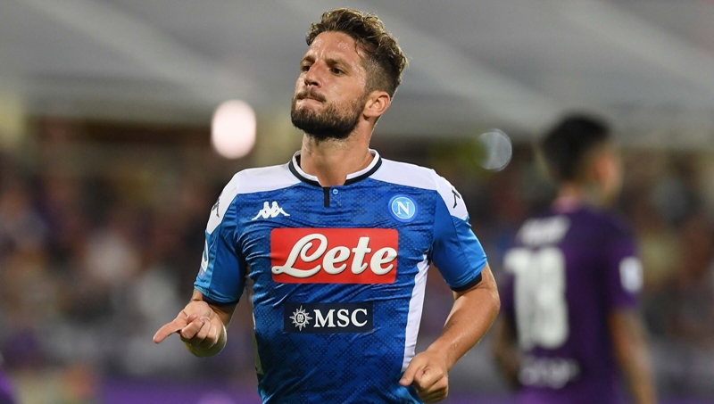30 phút sau, Napoli mới có bàn thắng gỡ hòa. Dries Mertens cứa lòng đẳng cấp, hạ gục thủ thành Bartlomiej Dragowski.