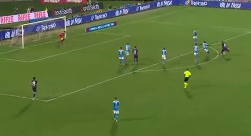 Bàn thắng của Kevin-Prince Boateng vào lưới Napoli.