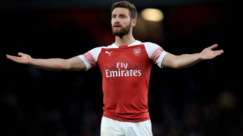2. Shkodran Mustafi: Cũng là 1 trung vệ nhưng chàng trai người Đức lại đang được vị chiến lược gia 46 tuổi khao khát.