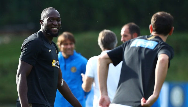 Huyền thoại tuyển Bỉ đau khổ ở Man Utd bao nhiêu thì lại vui vẻ ở Inter bấy nhiêu. Hy vọng Lukaku sẽ chơi thăng hoa để giúp cựu vương trở lại.
