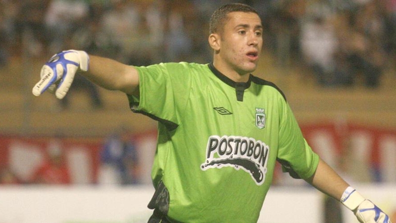 Ngày 31/8/1988, David Ospina chào đời ở Medelin, Colombia. Năm 17 tuổi, anh có trận đấu chuyên nghiệp đầu tiên trong màu áo Atlético Nacional.