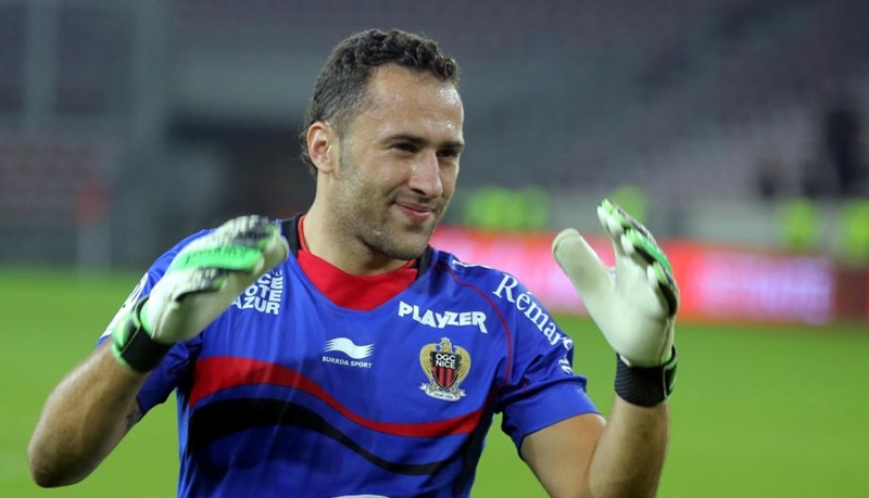 Năm 2008, khi chưa đầy 20 tuổi, David Ospina đã được OGC Nice đưa sang châu Âu với giá 2 triệu euro, nhằm thay thế Hugo Lloris.