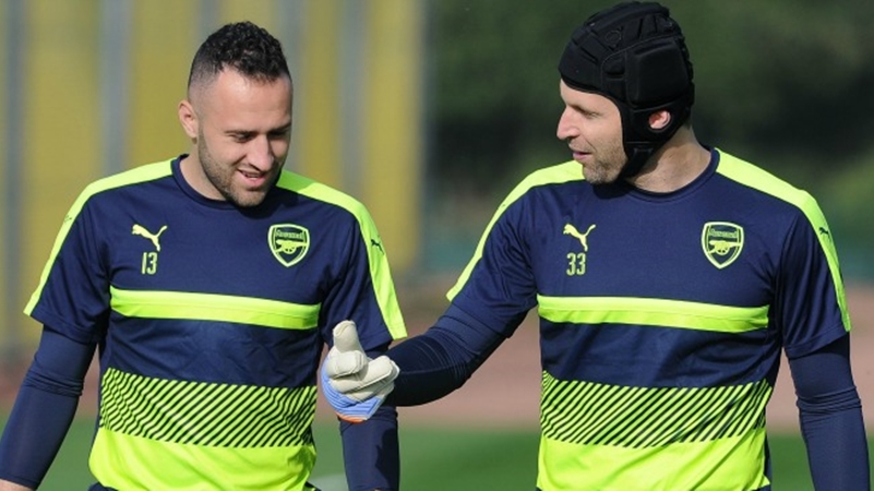 Mặc dù vậy, quãng thời gian tại London của David Ospina lại không suôn sẻ. Anh không thể cạnh tranh với Petr Cech và chấp nhận trở thành thủ môn số 2.