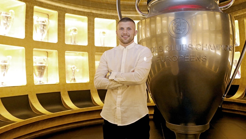5. Ante Rebic (AC Milan): Sự có mặt của chàng trai người Croatia sẽ giúp AC Milan giải quyết bài toán ghi bàn. Các Milanista đang chờ đợi màn ra mắt của tiền đạo 26 tuổi này.