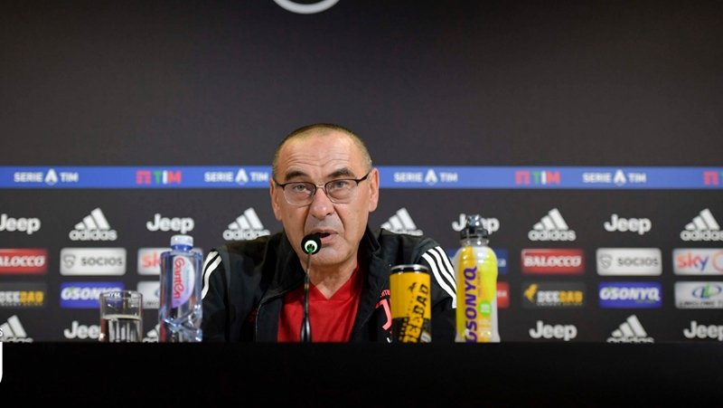 1. Maurizio Sarri (Juventus): Vị chiến lược gia 60 tuổi đã gặp vấn đề về sức khỏe và do đó, phải đến chuyến làm khách tại Firenze vào tối nay, ông mới được trực tiếp chỉ đạo các học trò.