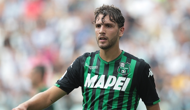 8. Manuel Locatelli: Biết mình không có nhiều cơ hội ra sân ở AC Milan, Locatelli đã quyết định gia nhập Neroverdi.