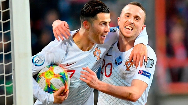 Ronaldo liên tục ghi bàn cho tuyển quốc gia.