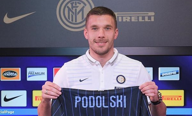 10. Lukas Podolski: Được Arsenal cho Inter Milan mượn vào tháng 1/2015, tiền đạo người Đức có 18 lần ra sân nhưng chỉ ghi được 1 bàn thắng.