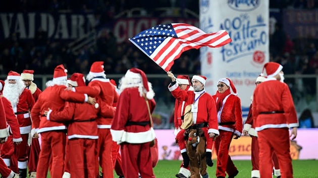 Tại Artemio Franchi, Giáng sinh đã đến sớm. Các ông già Noel đã cùng xuất hiện trước khi cuộc đối đầu giữa Fiorentina và Inter Milan diễn ra.