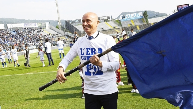 5. Eugenio Corini (Brescia): Corini đã giúp Brescia thăng hạng sau 8 năm rời xa Serie A. La Leonessa cũng để lại những ấn tượng trong những vòng đấu đầu tiên. Tuy nhiên, sau đó, đã rơi vào vùng nguy hiểm. Sau thất bại 1-2 trước Hellas Verona, vị chiến lược gia 49 tuổi đã bị thanh lý hợp đồng.