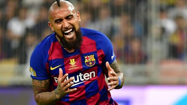 Arturo Vidal trong màu áo Barcelona.