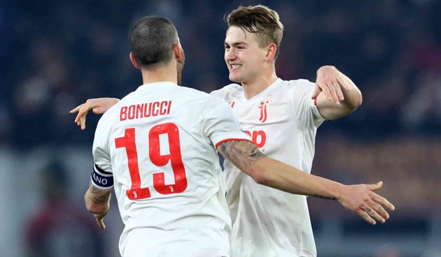 Matthijs de Ligt trong trận đấu với AS Roma.