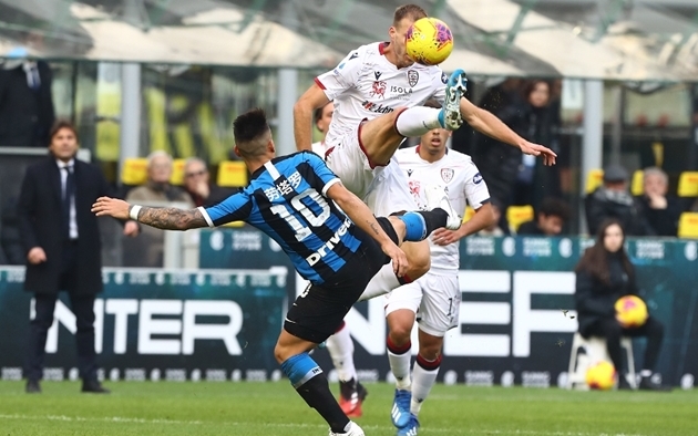Với lợi thế sân nhà, Inter Milan đã nhập cuộc đầy hứng khởi.