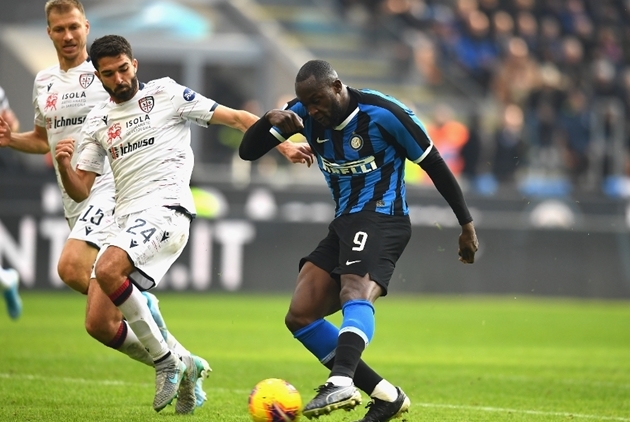 Sang hiệp 2, Romelu Lukaku và các đồng đội tiếp tục tạo ra nhiều pha bóng nguy hiểm.