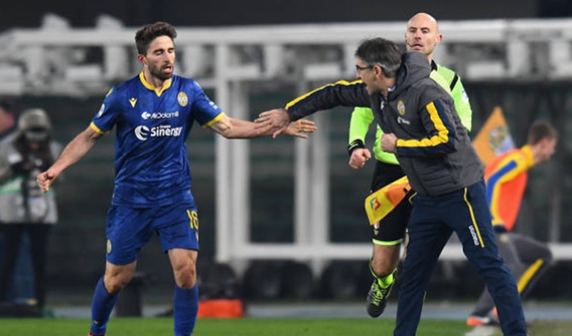 Phút 76, Hellas Verona bất ngờ san bằng cách biệt. Fabio Borini dứt điểm khéo léo bằng chân phải, không cho Wojciech Szczesny cơ hội cản phá.