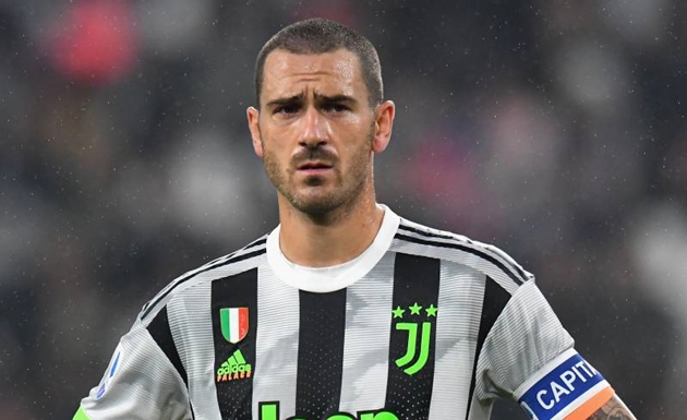 Trung vệ: Leonardo Bonucci. Anh chính là điểm tựa nơi hệ thống phòng ngự của Juventus ở thời điểm hiện tại. Tấm băng thủ quân đã được trao cho Bonucci sau khi Chiellini không thể thi đấu.